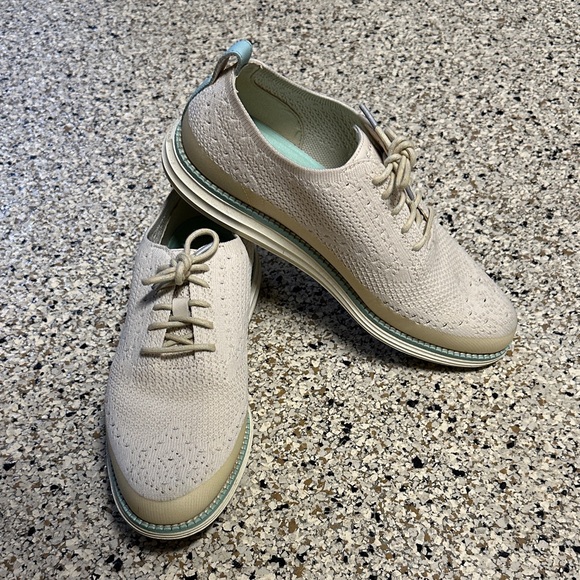 Cole Haan Cream golf Shoes - Picture 2 of 8